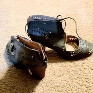 Maurices size 8 womens block heels